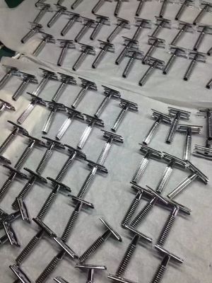 Αυτοματοποιημένα κοσμήματα Μικρό μηχάνημα επικάλυψης Pvd ανώτερη ομοιότητα επικάλυψης Pvd ψεκασμός κενό διακοσμητικό μηχάνημα επικάλυψης