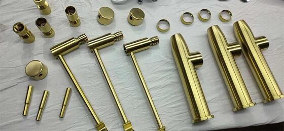 Μηχανή επίστρωσης κενού PVD για βαριά υγειονομικά εξαρτήματα με αντοχή σε δακτυλικά αποτυπώματα, εύκολο καθάρισμα και πλήρη αυτόματο έλεγχο