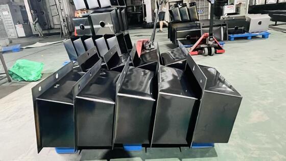 Μηχανή κάλυψης κενού μεσαίου θαλάμου PVD για νεροχύτη κουζίνας από ανοξείδωτο χάλυβα με μαύρη επικάλυψη και εξατομικευμένους διακοσμητικούς τόνους
